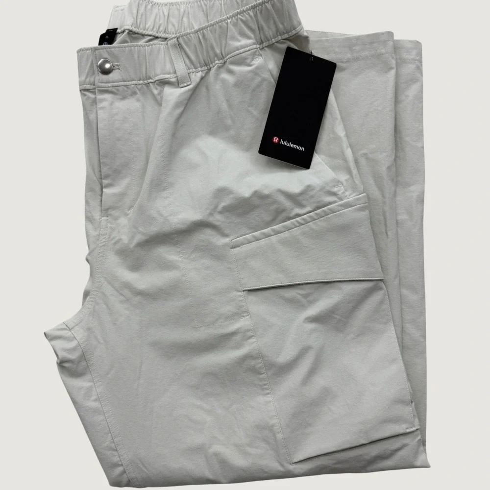 Lululemon VersaTwill Relaxed-Fit Cargo Pant Mens 38 Bone Cream LM5B13S Stretch